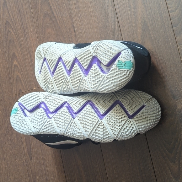 Nike Kyrie 4 NCAA 943806-002 Black Basketball Shoes Sneaker - Picture 10 of 11